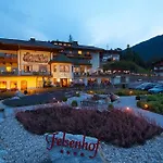 Felsenhof فندق