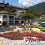 Felsenhof فندق